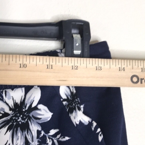 Skies are Blue Scalloped Hem & pockets Navy Floral Skirt size small - Picture 4 of 9